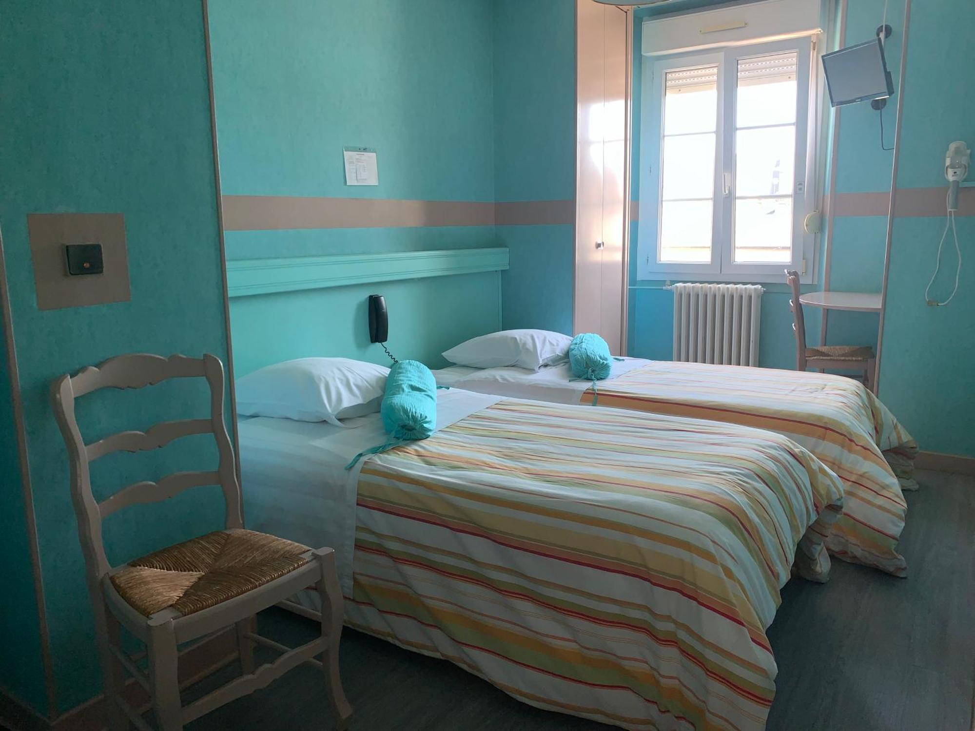 Hotel A La Porte Saint Jean 2*